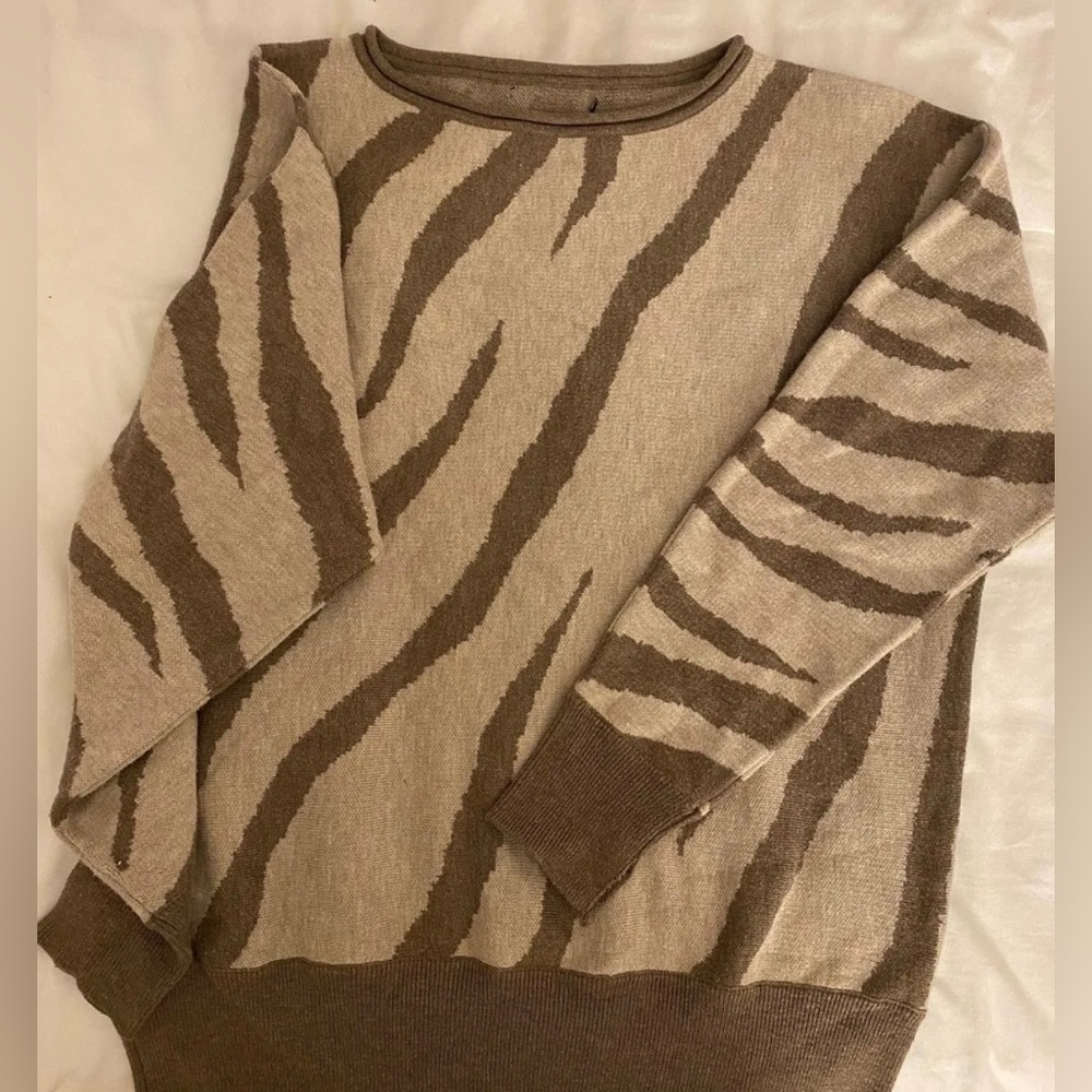 Tahari Brown Zebra Sweater - Small